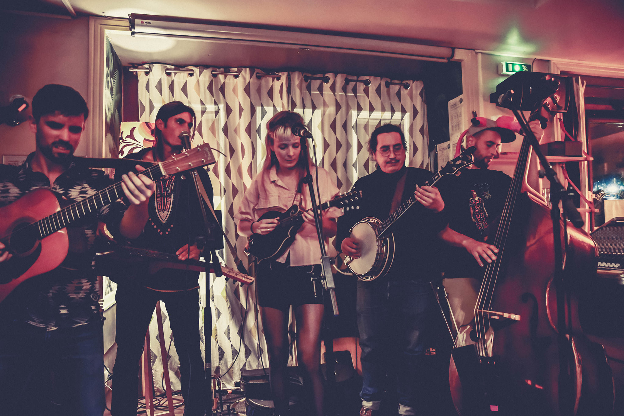 Lazy Grass String Band